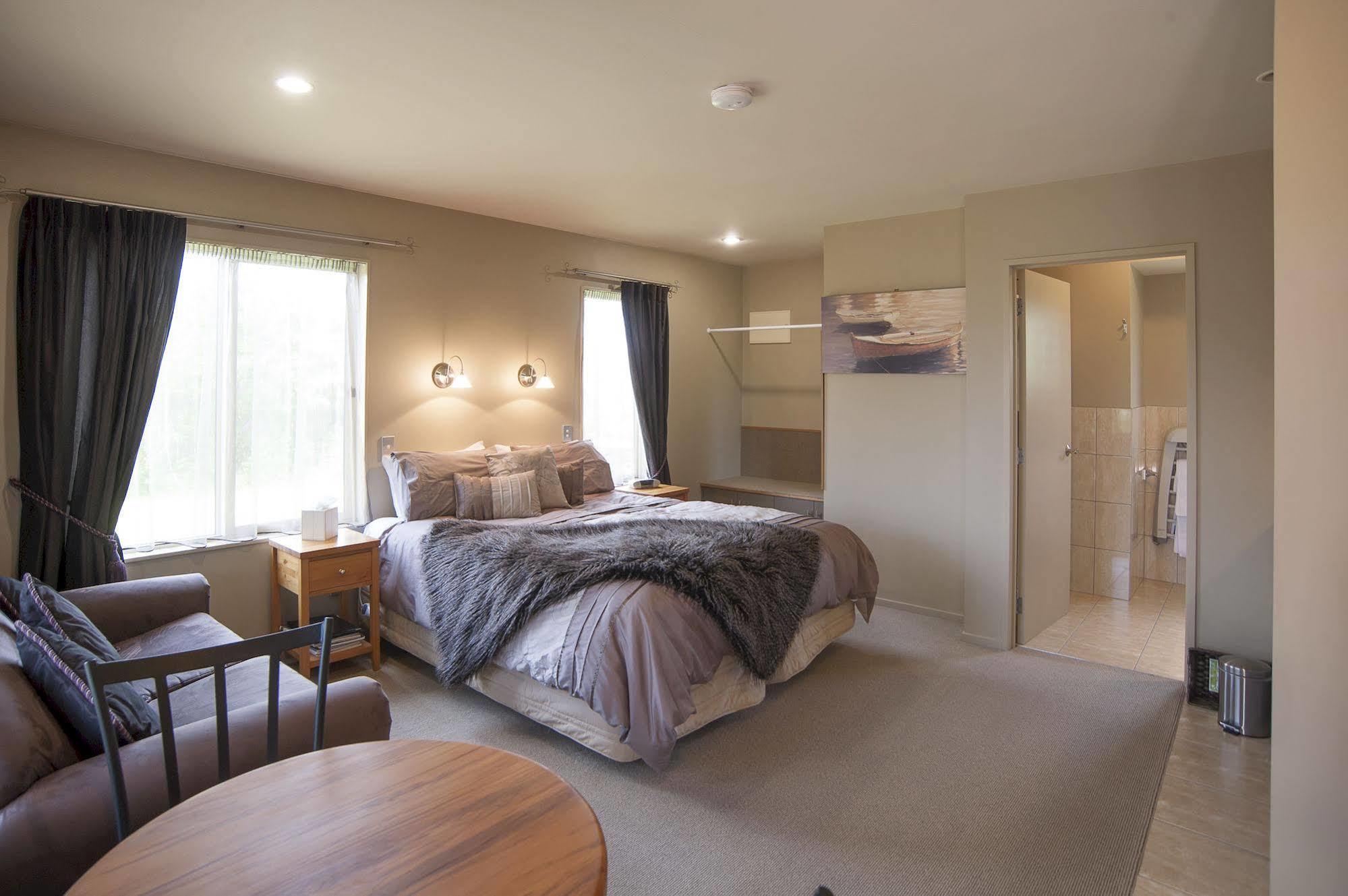 Blue Ridge Studios And Bed & Breakfast Те Анау Екстериор снимка