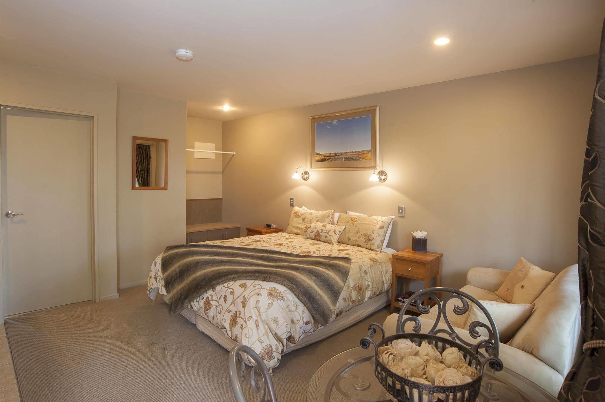 Blue Ridge Studios And Bed & Breakfast Те Анау Екстериор снимка