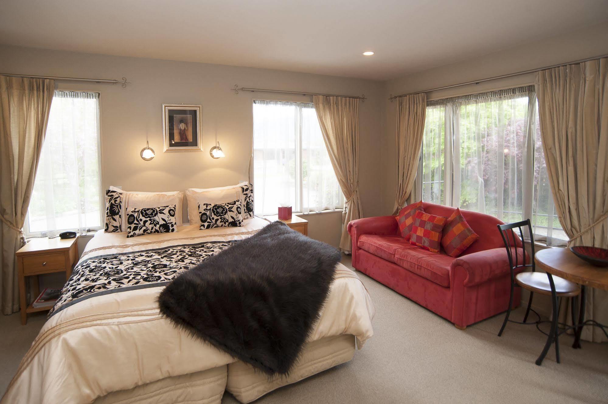 Blue Ridge Studios And Bed & Breakfast Те Анау Екстериор снимка