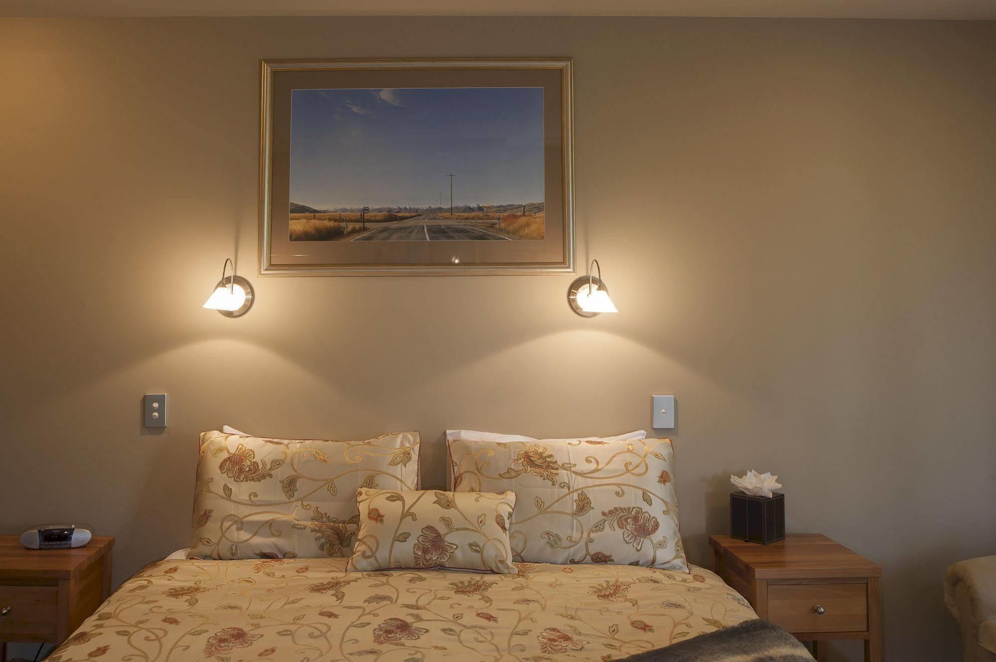 Blue Ridge Studios And Bed & Breakfast Те Анау Екстериор снимка