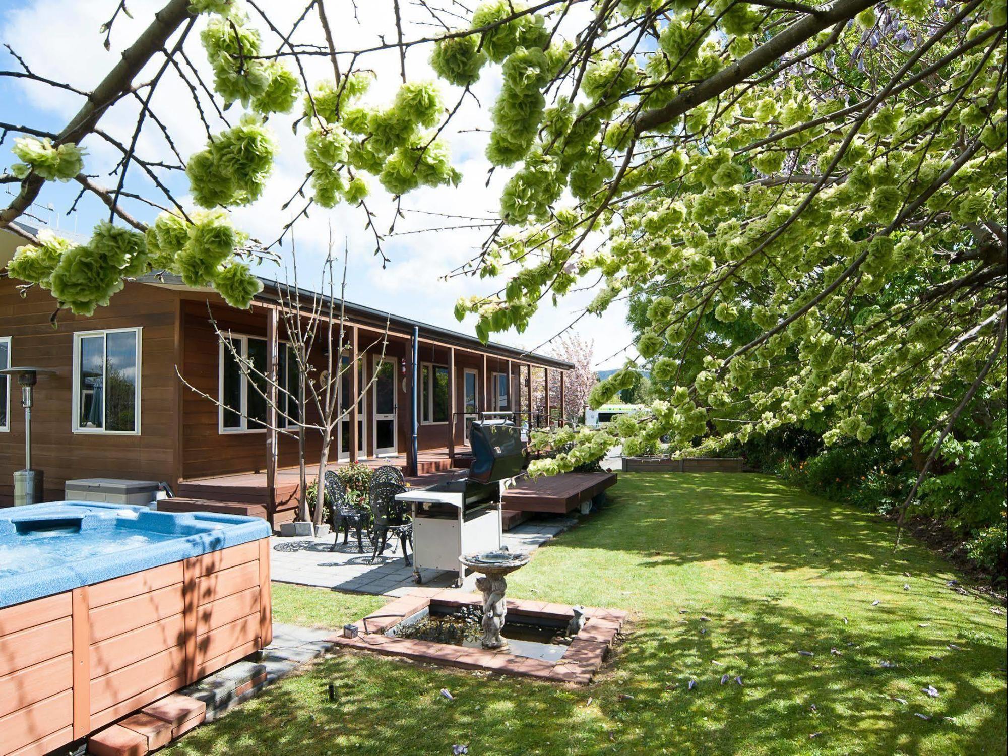 Blue Ridge Studios And Bed & Breakfast Те Анау Екстериор снимка